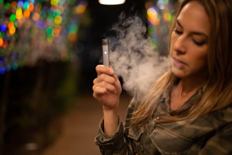 E-Zigaretten mit Aromen helfen Erwachsenen beim Rauchstopp
