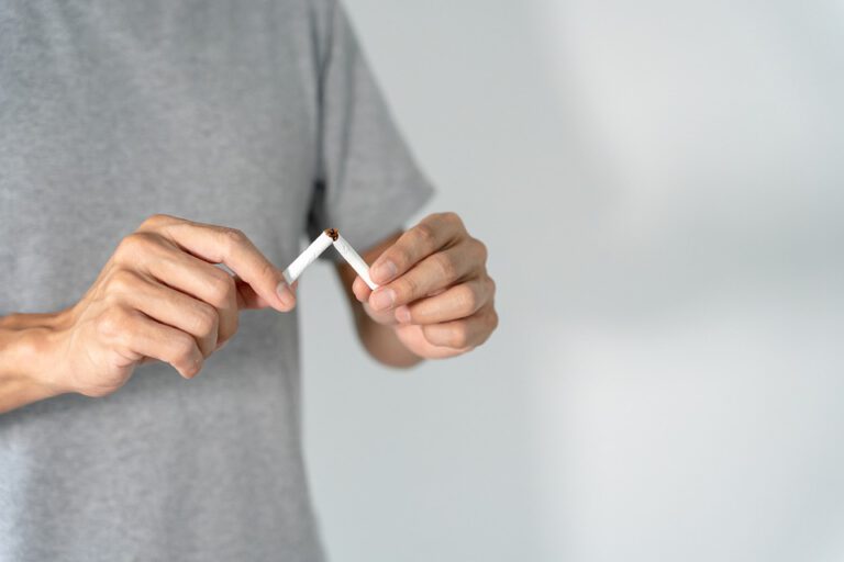 Der Anstieg des E-Zigarettenkonsums hat zu einem noch stärkeren Rückgang beim Tabakkonsum geführt als zuvor prognostiziert